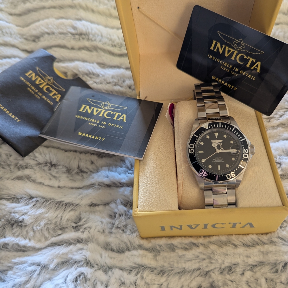 Invicta Silver and Black Men's Watch - Picture 12 of 12